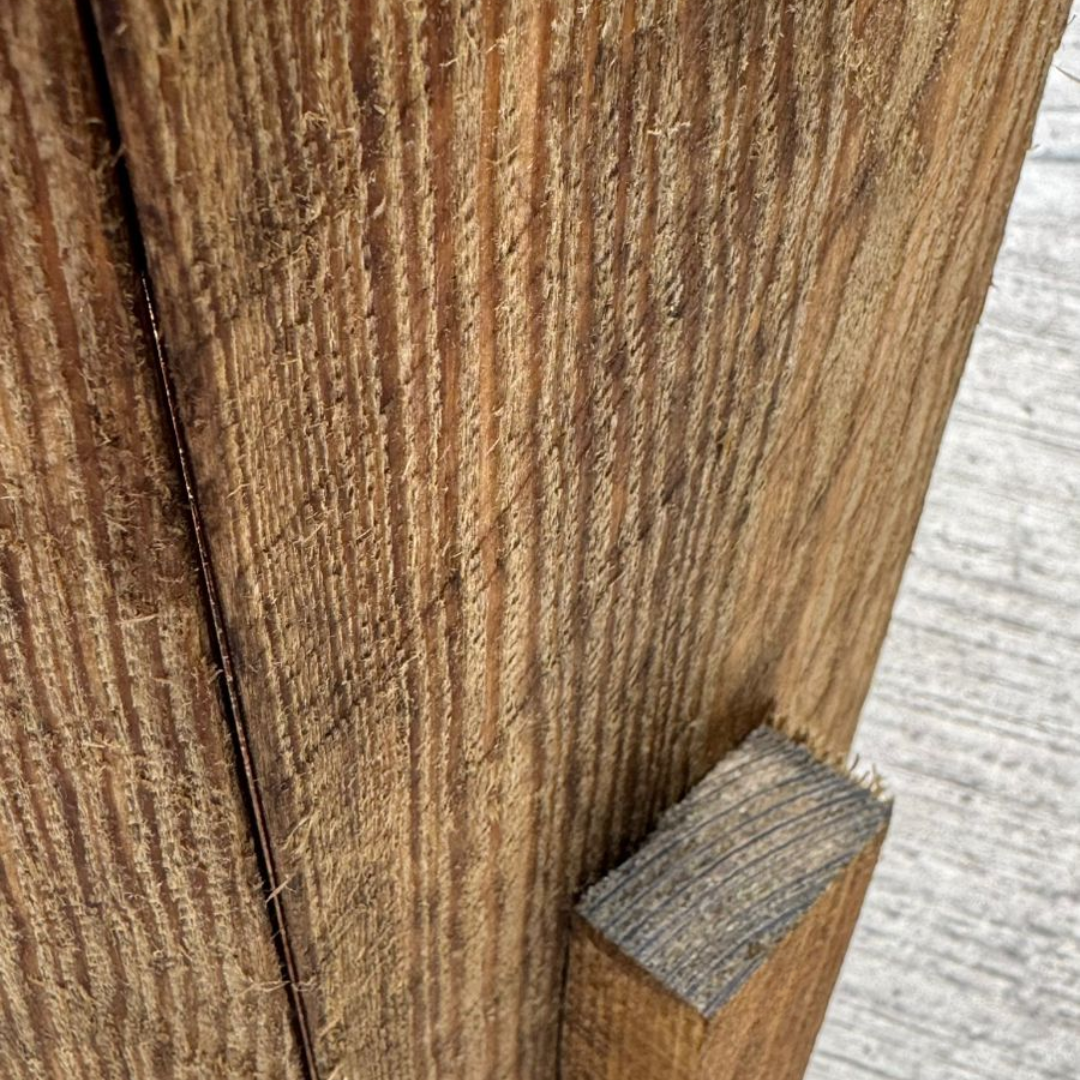 MACETA MADERA HEXAGONALCON PATAS